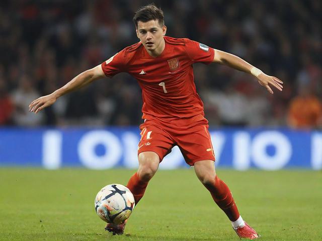 “九游app_ 传球绝技曝光：职业球员传球背后的秘密技巧”，传球技能