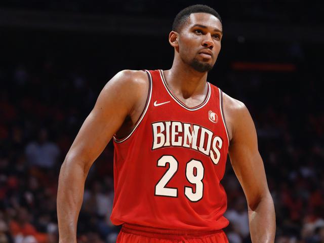 “九游app_ 历史回顾：NBA几十年来的十大经典封盖”，nba封面设计