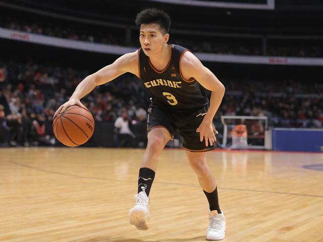 jiuyou.com_ 中国篮球场边科技应用日益普及，比赛更精彩，中国篮球场尺寸是多少