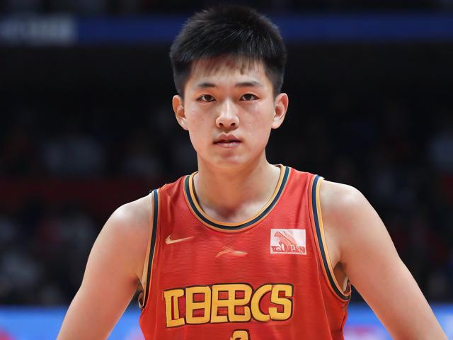 jiuyou.com_ 中国篮球新星崭露头角，年轻球员成为关注焦点，中国篮球运动员新星