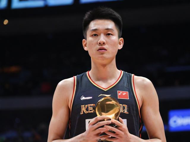 jiuyou.com_ 中国篮球明星荣获年度体育盛典最佳运动员奖，中国篮球最佳球员